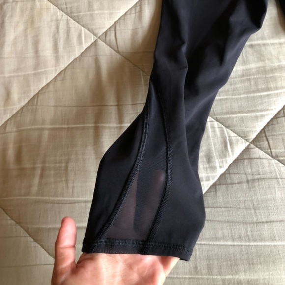 **SOLD**Lululemon capri leggings - Picture 4 of 6